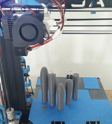 WE WORK WITH A 3D-PRINTER